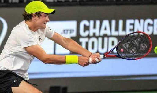 张奔斗：赛季三冠了，18岁丰塞卡引领青春风暴