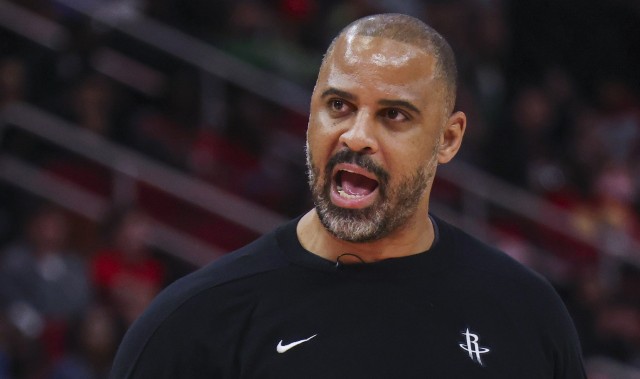 乌度卡谈获胜：三节末四节初的5-6分钟定胜势 期间我们打得很努力