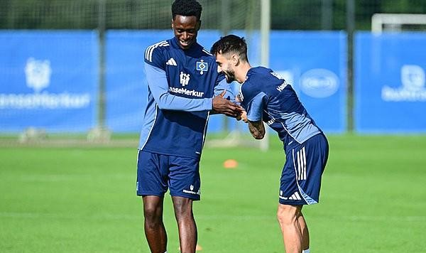 法比奥-维埃拉：我能踢10号位和右边锋；我和洛孔加有默契