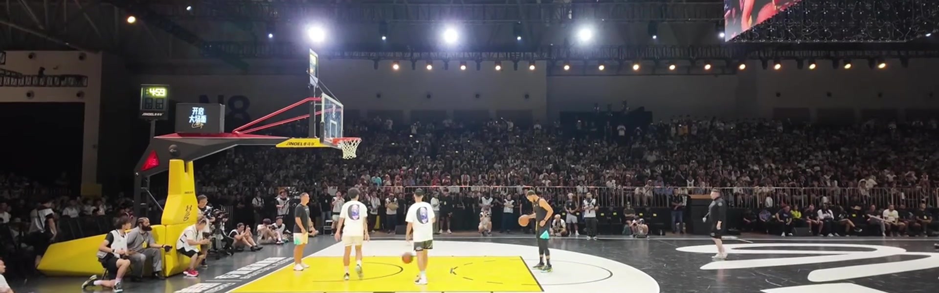 皇冠体育入口-库里罚球训练秘诀揭秘：连续10次命中的标准与6记空心球的要求