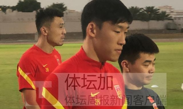 皇冠体育官方-金敬道恐将缺席中阿之战 戴伟浚已经归队参加合练