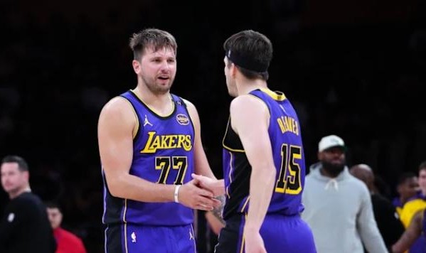 皇冠体育官方-无惧8天6战炼狱之旅！湖人残阵死守西部第四生死线